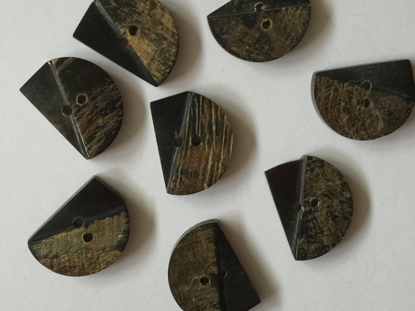 1.2cm Hand Carved Horn Clothing Button (Set of 10) 01 main image 1