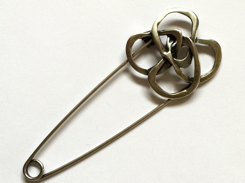 Shawl pins metal