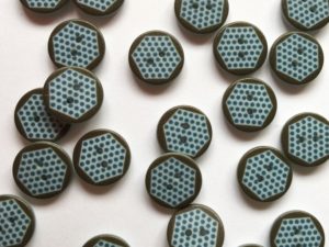 Turquoise flower buttons X 10-20 mm