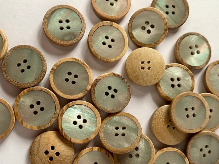 Wooden buttons | bamboo | wood | toggle | TextileGarden